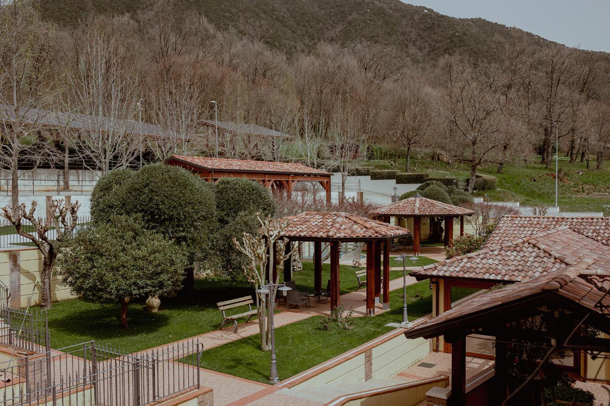 San Raffaele Hotel Restaurant & Resort Castelluccio Superiore Exterior photo